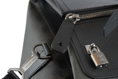 LOUIS VUITTON
Louis Vuitton Damier Carbone...