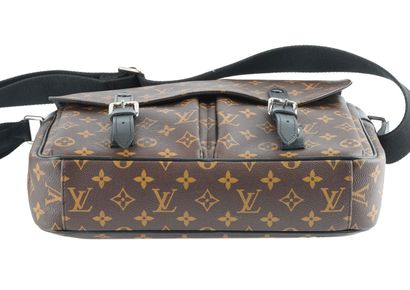 LOUIS VUITTON
Louis Vuitton Christopher Messenger...
