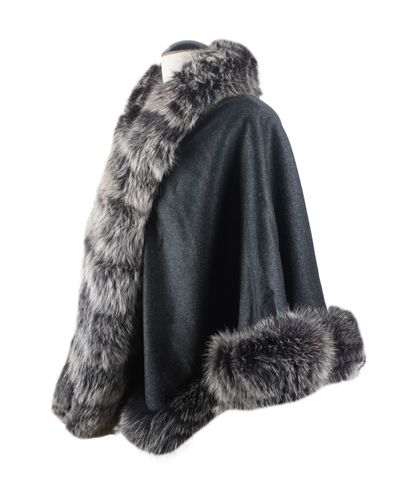 SAGAFURS
Sagafurs wool and cashmere poncho...