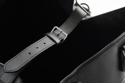 LOUIS VUITTON
Louis Vuitton Damier Carbone...