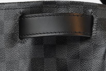 LOUIS VUITTON ECLIPSE
Large Louis Vuitton...