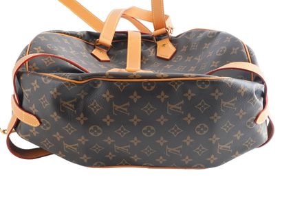 LOUIS VUITTON
Louis Vuitton hat chest bag...