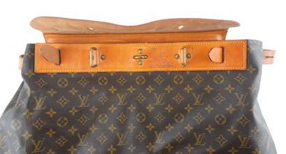 LOUIS VUITTON ECLIPSE
Large Louis Vuitton...