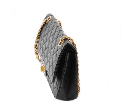 CHANEL 2.55
Chanel shoulder handbag Model...
