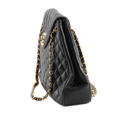 CHANEL
Quilted black leather Chanel bag,...
