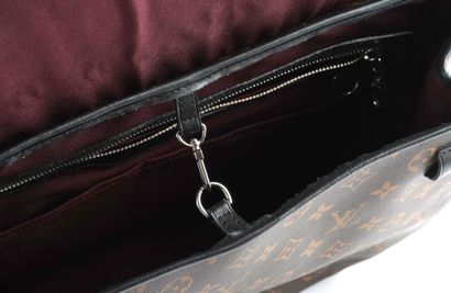 LOUIS VUITTON
Louis Vuitton Monogram canvas...