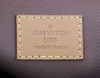 LOUIS VUITTON STEAMER
Louis Vuitton Steamer...