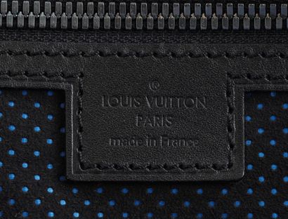 LOUIS VUITTON
Louis Vuitton Damier Carbone...