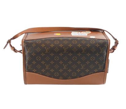 LOUIS VUITTON
Louis Vuitton cosmetic bag...