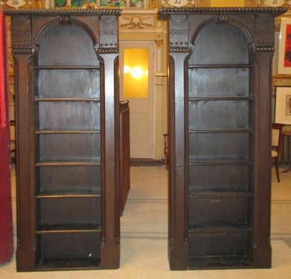 Paire de bibliothèques dans le goût Haute-Epoque. ...