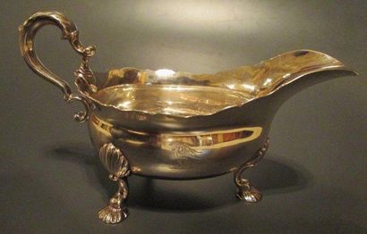 Saucière en argent contrôlé, armoirie à l?aigle...