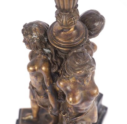 ÉPOQUE EMPIRE

Candélablre en bronze ciselé...