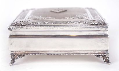 BOÎTE À BIJOUX, ARGENT 800

Boîte en argent...