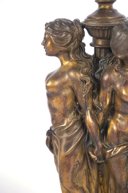 ÉPOQUE EMPIRE

Candélablre en bronze ciselé...