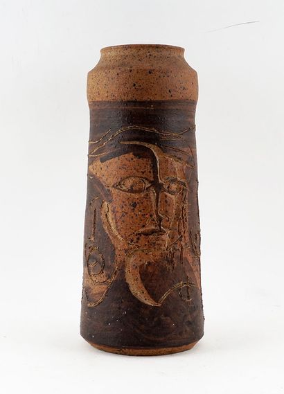 ARCHAMBAULT, Luc (1954-)
Sans titre - Vase
Céramique
Œuvre...