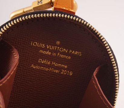 LOUIS VUITTON 
Round Louis Vuitton Fall/Winter...