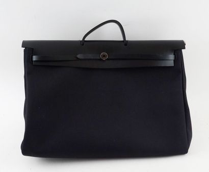 HERMÈS
Sac de voyage Hermès Herbag Zip retourné...