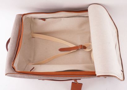 HERMÈS
Valise de cabine à roulettes Hermès...