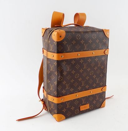 LOUIS VUITTON
Sac à dos, boîte à chaussures...