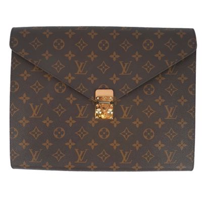 LOUIS VUITTON
Porte-document Louis Vuitton...
