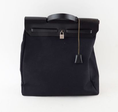 HERMÈS
Sa de voyage Hermès Herbag Zip retourné...