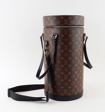 LOUIS VUITTON
Sac Louis Vuitton de forme...