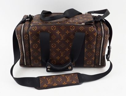 LOUIS VUITTON
Sac de camera Louis Vuitton...