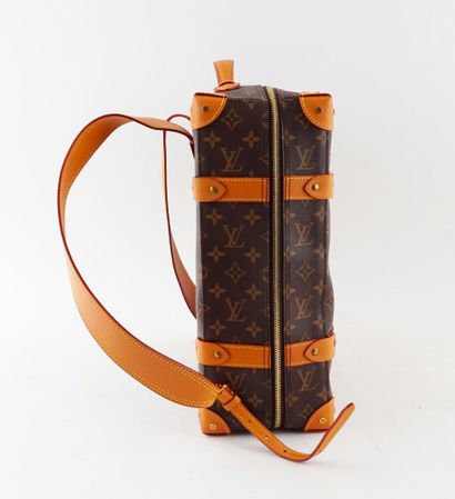 LOUIS VUITTON
Sac à dos, boîte à chaussures...