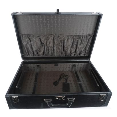 GUCCI
Malle vintage noire Gucci pour homme,...