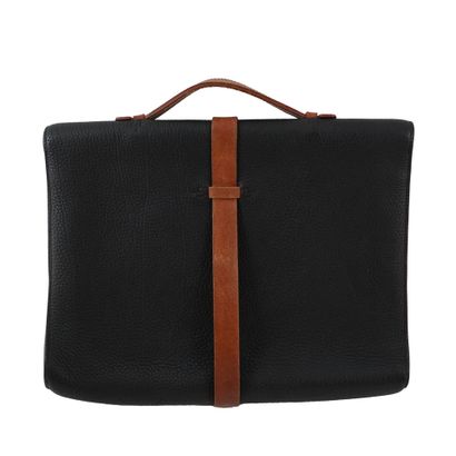 HERMÈS
Porte-document Hermès en cuir noir,...