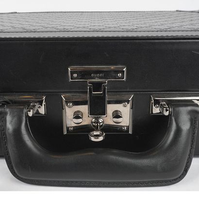 GUCCI
Mallette vintage noire Gucci pour homme,...