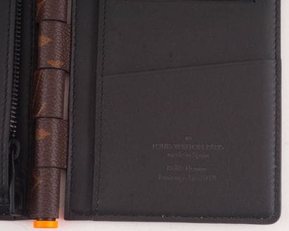 LOUIS VUITTON BRAZZA 
Louis Vuitton Brazza...