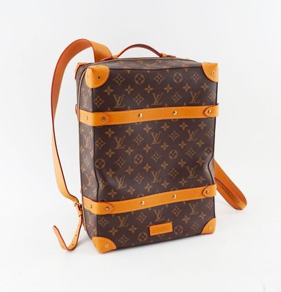 LOUIS VUITTON
Sac à dos, boîte à chaussures...