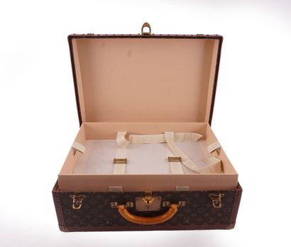 LOUIS VUITTON ALZER 55
Malle Louis Vuitton...