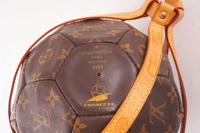 LOUIS VUITTON France 98
Ballon de football...