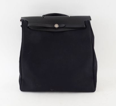HERMÈS
Sa de voyage Hermès Herbag Zip retourné...