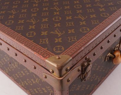 LOUIS VUITTON ALZER 55
Malle Louis Vuitton...