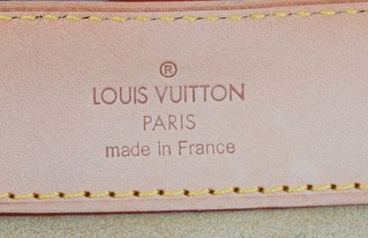 LOUIS VUITTON
Étui à montres Louis Vuitton...