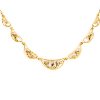 OR 18K / 18K GOLD
Coller draperie en or jaune...
