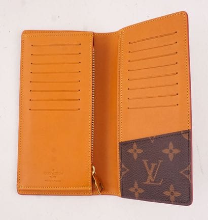 LOUIS VUITTON
Louis Vuitton wallet in Monogram...