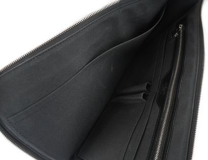 LOUIS VUITTON
Porte-document Louis Vuitton...