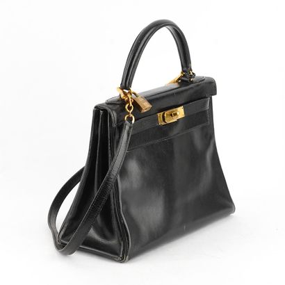 HERMÈS
Sac vintage Hermès Kelly en cuir noir,...
