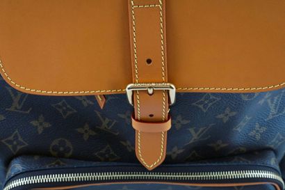 LOUIS VUITTON
Sas à dos Louis Vuitton Trio...