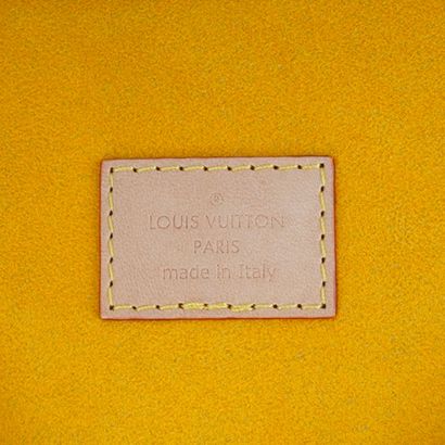 LOUIS VUITTON
Porte-document Louis Vuitton...