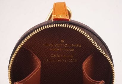 LOUIS VUITTON 
Round Louis Vuitton Fall/Winter...
