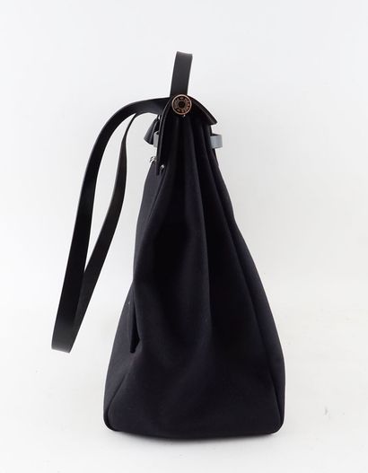 HERMÈS
Sac de voyage Hermès Herbag Zip retourné...