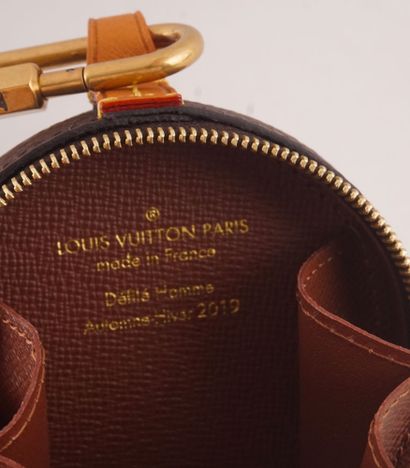 LOUIS VUITTON 
Round Louis Vuitton Fall/Winter...