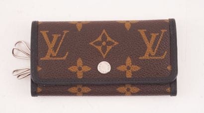 LOUIS VUITTON
Louis Vuitton Monogram canvas...