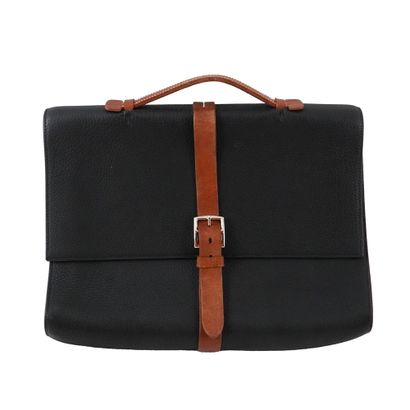 HERMÈS
Porte-document Hermès en cuir noir,...