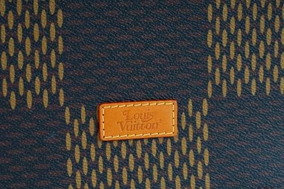 LOUIS VUITTON X NIGO
Sac fourre tout Louis...